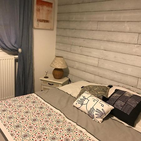 Jolie Chambre Dans Quartier Calme Eysines Exterior foto